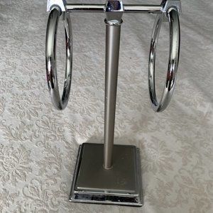 Hand towel holder